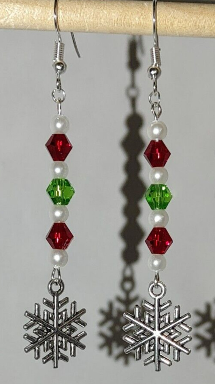 Handmade Christmas Snowflake Dangle Earrings Red Green Pearl Beaded #C105
